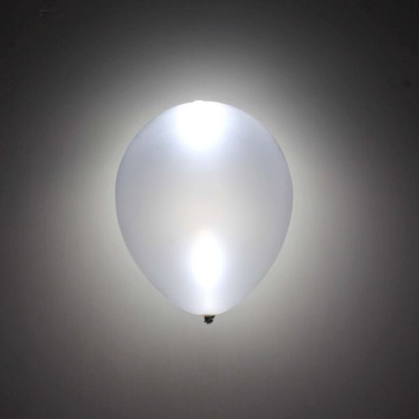 Bolsa de 5 globos luminosos LED Blancos 30cm con 4 posiciones de luz